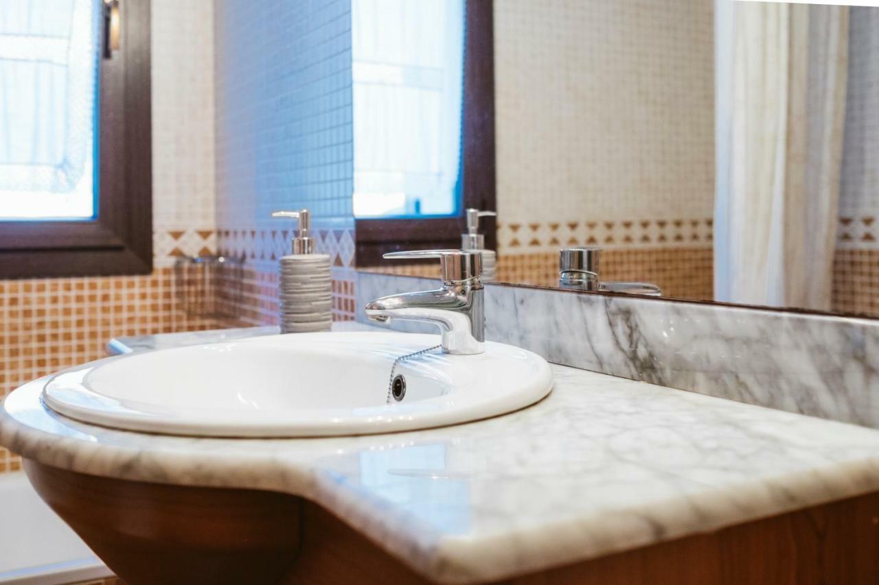 Apartamento Garona Les Luaran gambar