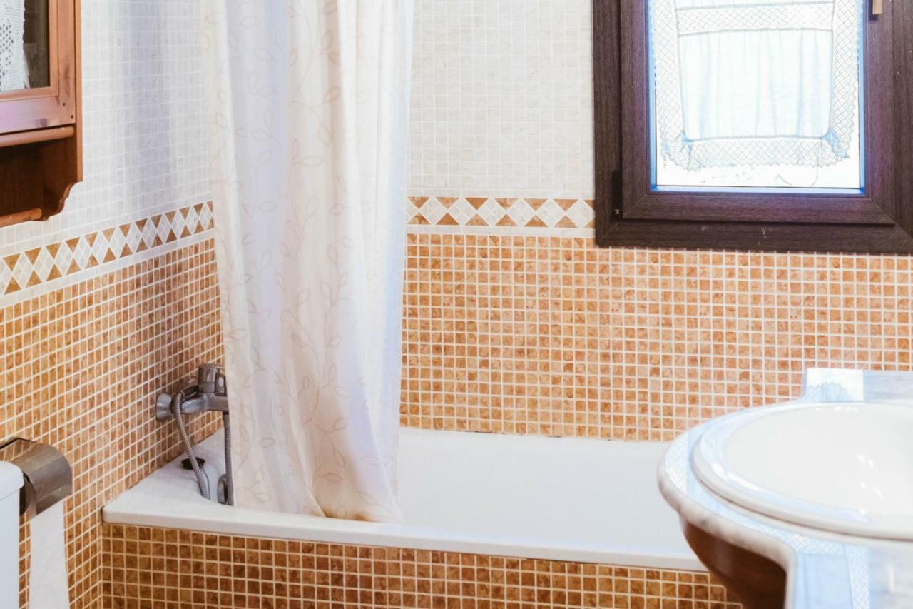 Apartamento Garona Les Luaran gambar